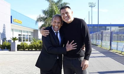 Russo y Riquelme, sonrientes en el inicio del ciclo: fue hace menos de dos meses