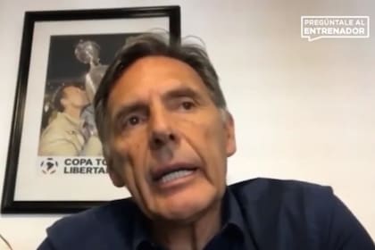 Russo y sus clases de táctica; el DT campeón con Boca respondió preguntas a los internautas