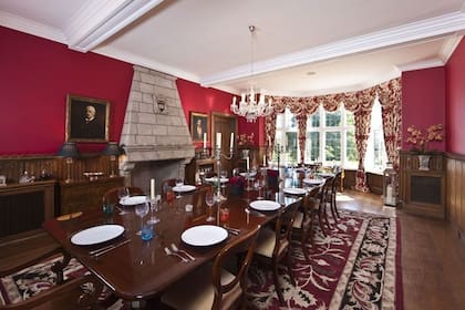 Rústica y chic, la casa de Adele tiene 13 habitaciones y 9 baños