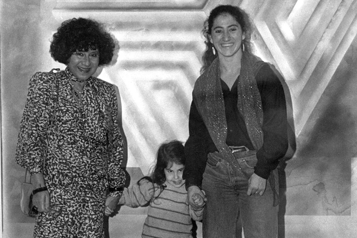 Ruth Benzacar con su hija Orly y su nieta Mora, en Florida 1000