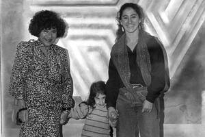 Ruth Benzacar con su hija Orly y su nieta Mora, en Florida 1000