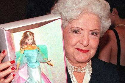 Ruth Handler fue una de las fundadoras de Mattel y presidió la empresa desde 1945 hasta 1973, además de crear su mayor éxito comercial: la muñeca Barbie