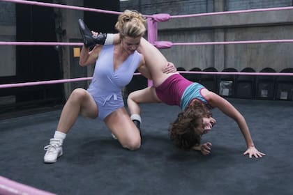 Ruth y Debbie hacen catarsis en la segunda temporada de GLOW