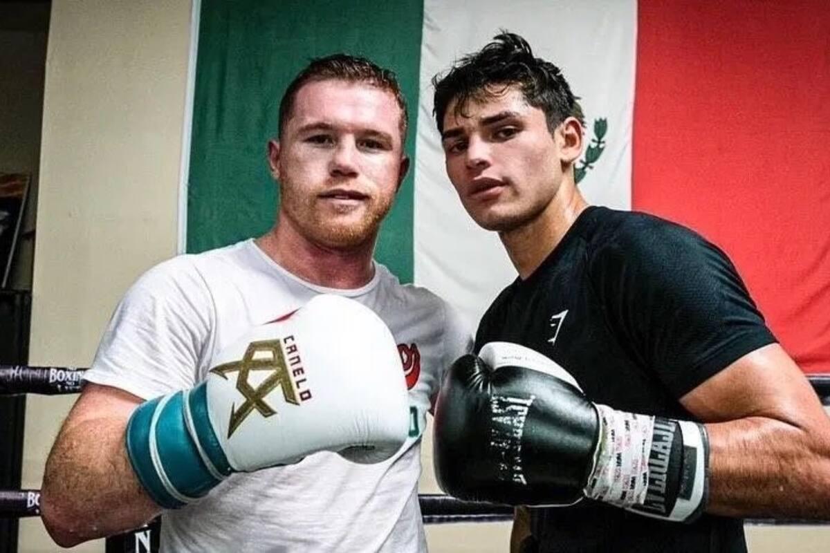 Ryan García (derecha) posa con Canelo Alvarez