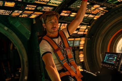 Ryan Gosling encarna a un profesor de ciencias que un día despierta a años luz de la Tierra en uno de los films más prometedores del género