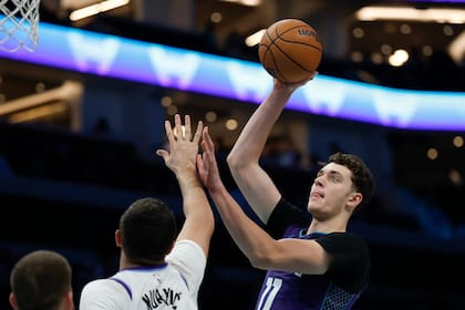 Ryan Kalkbrenner fue elegido en la trigesimocuarta posición del Draft de la NBA de 2025 por los Charlotte Hornets