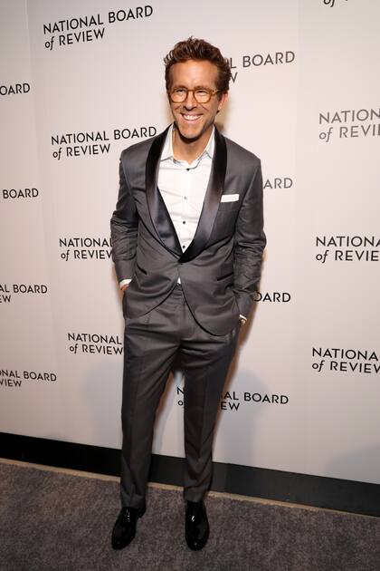 Ryan Reynolds posa sonriente para la prensa en la gala en Cipriani, en Nueva York