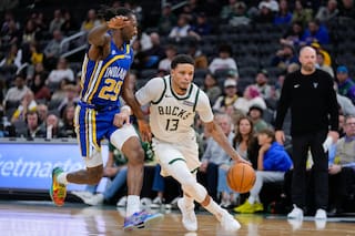 Bucks vencen 110-102 a los Pacers para su primera victoria con 23 puntos de Herro