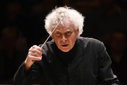 Simon Rattle trajo aire fresco a la Sinfónica; según los músicos, "abrió un nuevo capítulo"