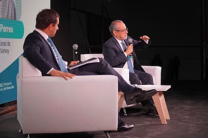 Saavedra dialogó con Agustín Porres, de la Fundación Varkey, durante el Congreso Nacional de Educación en San Luis