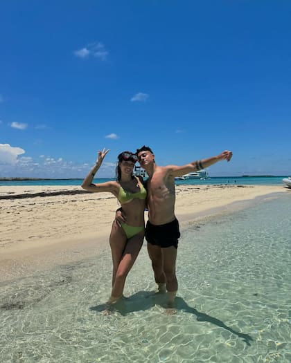 Sabatini compartió varias postales para saludar a Dybala por su cumpleaños (Foto: Instagram @orianasabatini)
