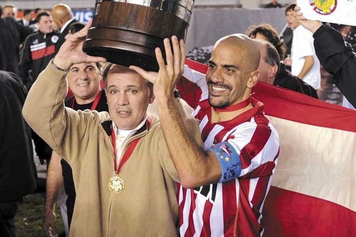 Sabella y Verón, en la conquista de la cuarta copa Libertadores de Estudiantes: la noche del Mineirazo ante Cruzeiro, en 2009