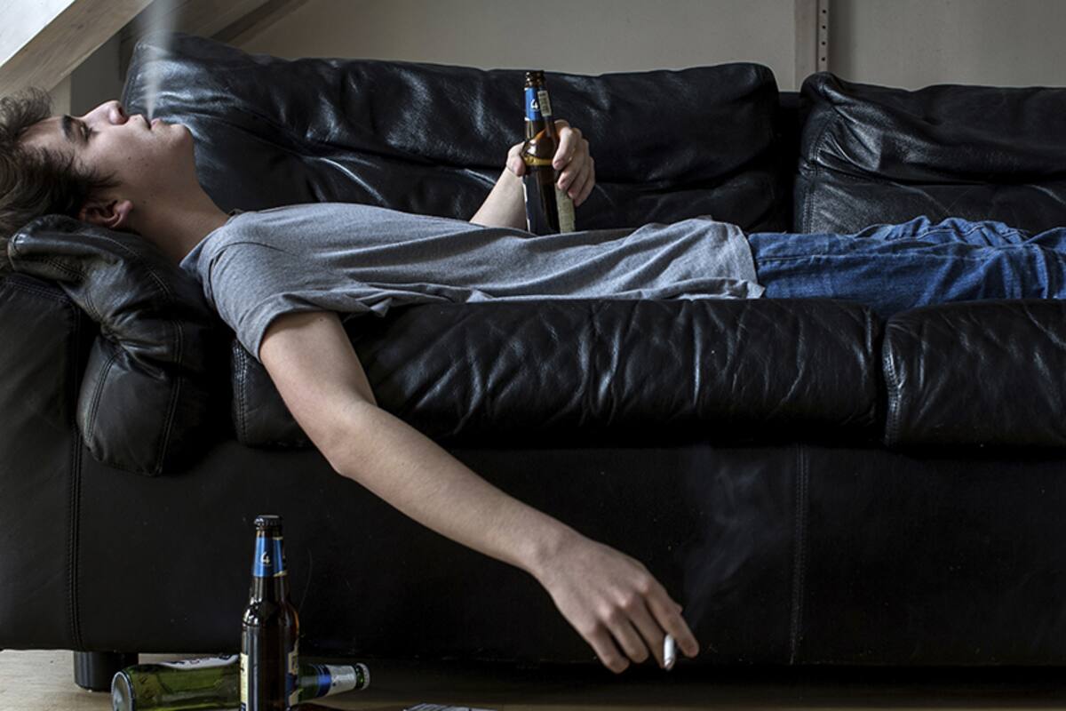 Sabemos que fumar y tomar en exceso hace mal, pero ¿sabías que permanecer mucho tiempo inactivo es un factor de riesgo igual de importante para tu salud?