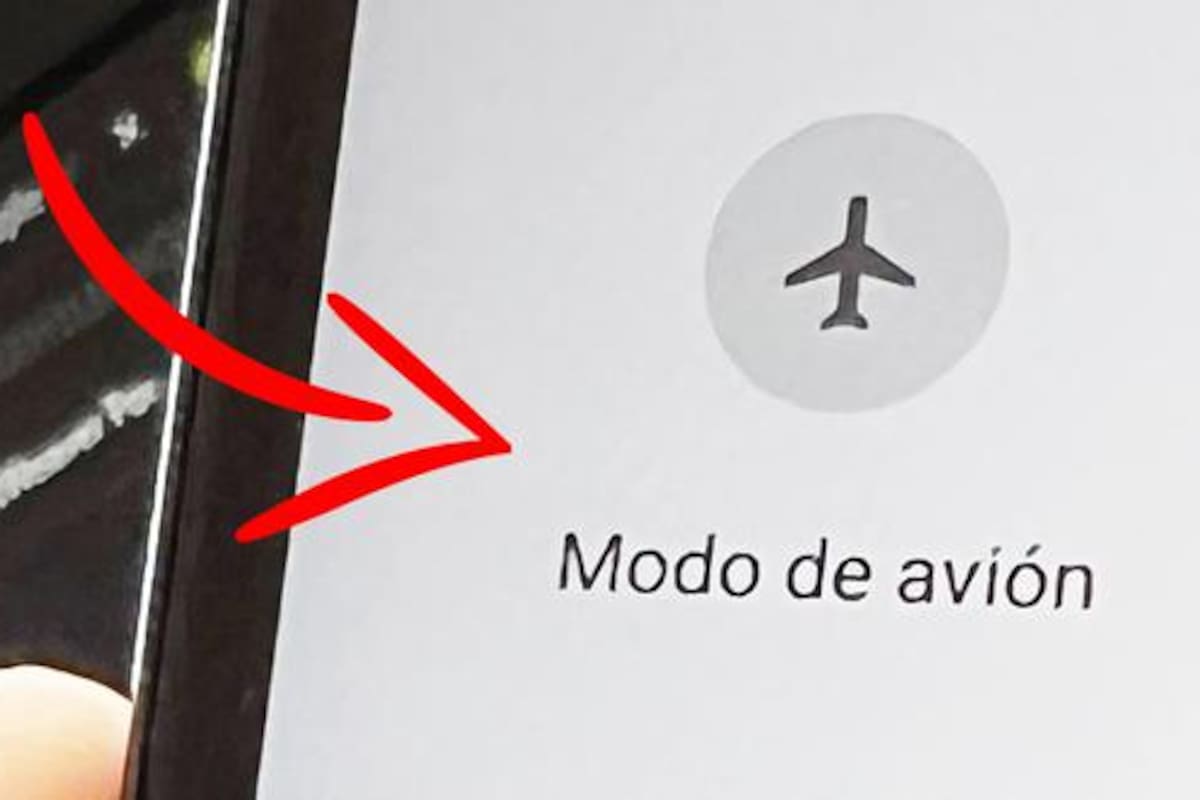 ¿Sabes realmente por qué debes activar el "modo avión" en un vuelo comercial? Aquí las razones
