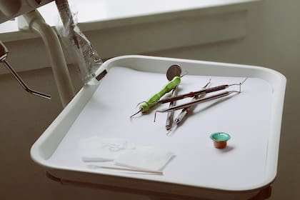 ¿Sabías por qué el dentista golpea tus dientes? Para saber si tenés dolor, cuál puede ser su origen.