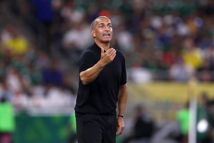 Sabri Lamouchi fue despedido de la selección de Túnez tras la goleada sufrida ante Suecia
