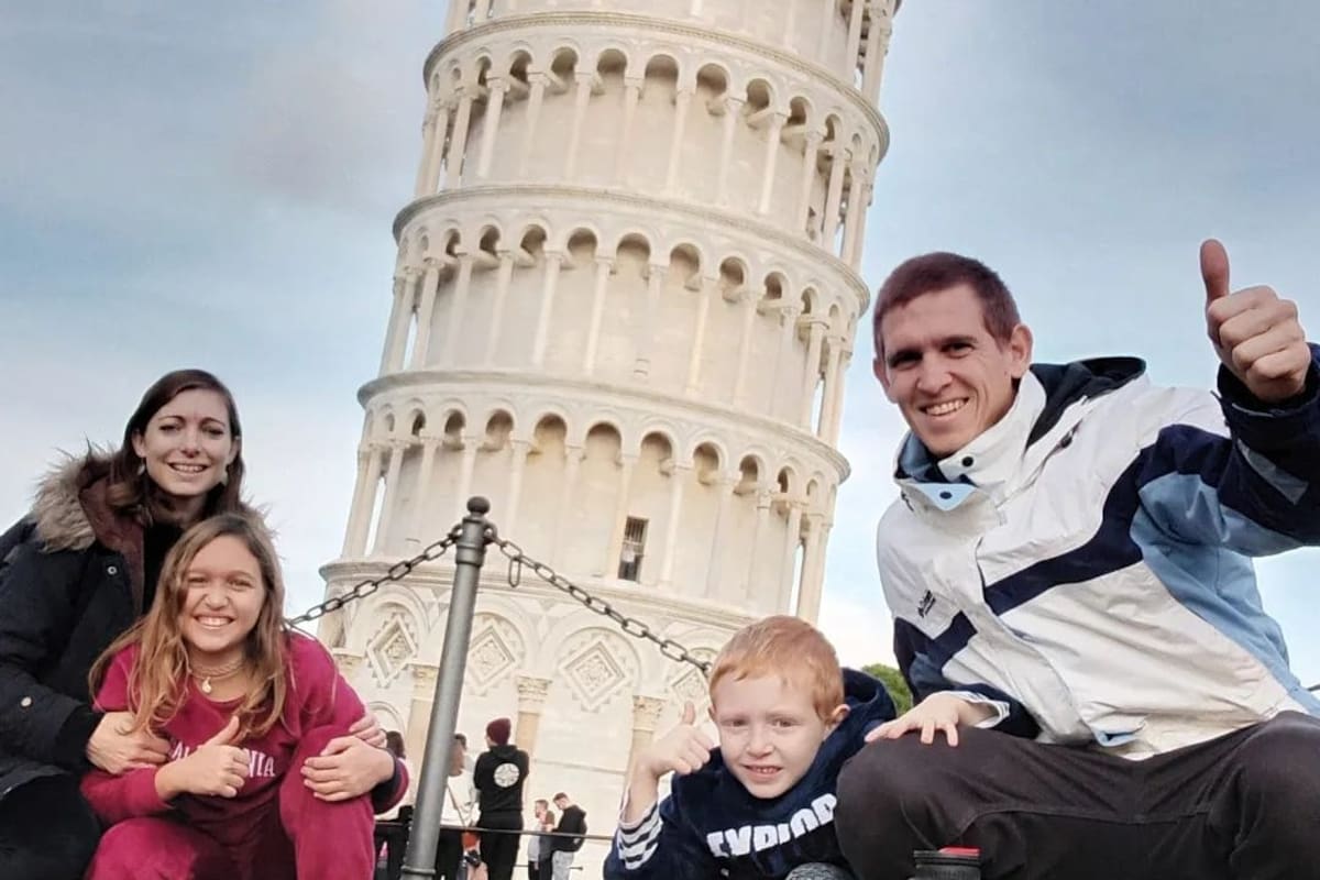 Sabrina Giacobbe con su familia, ella comparte la experiencia de emigrar en grupo familiar.