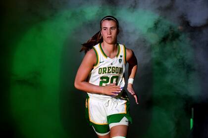 Sabrina Ionescu: 2000 puntos, 1000 asistencias y 1000 rebotes, un récord para la NCAA, tanto para hombres como para mujeres