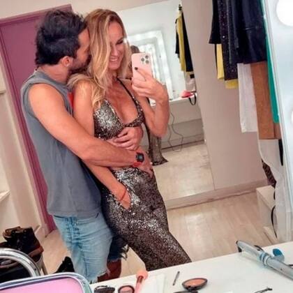 Sabrina Rojas y el Tucu López, acaramelados en el camarín de América TV