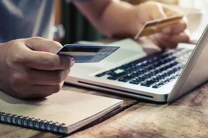 Sacar un crédito personal en el banco o en una fintech es la medicina más recomendada cuando la situación se complica