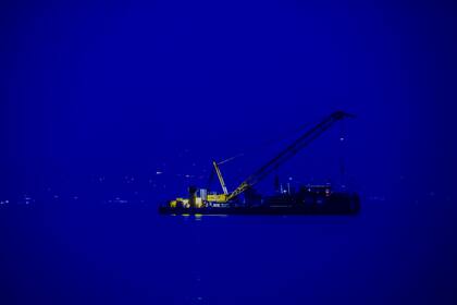 Sacarán del agua a superyate británico hundido en Italia