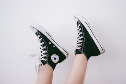 Sacarse los zapatos de esta manera puede ser indicativo de ansiedad