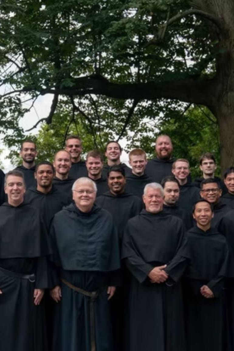 Sacerdotes de la Orden de San Agustín de los Estados Unidos, con el hábito de la congregación