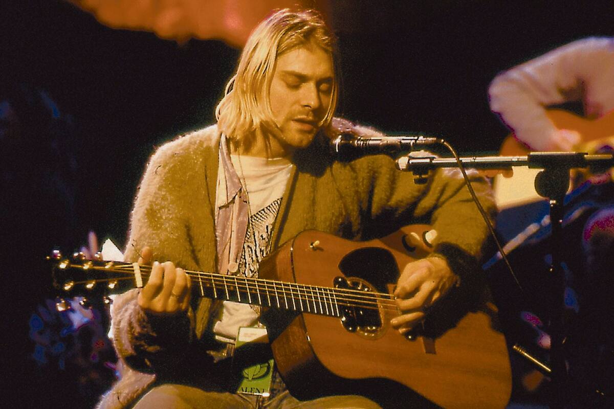 Saco que usó Kurt Cobain en el MTV Unplugged expuesto en el Hard Rock Café de Nueva York días antes de ser rematado
