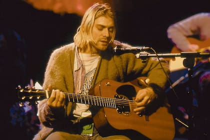 Como se hizo con su saco, ahora rematan la guitarra que Kurt Cobain usó en el popular unplugged de MTV