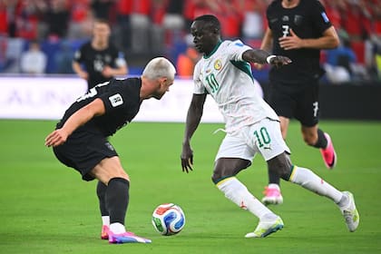 Sadio Mané en el partido ante Noruega.