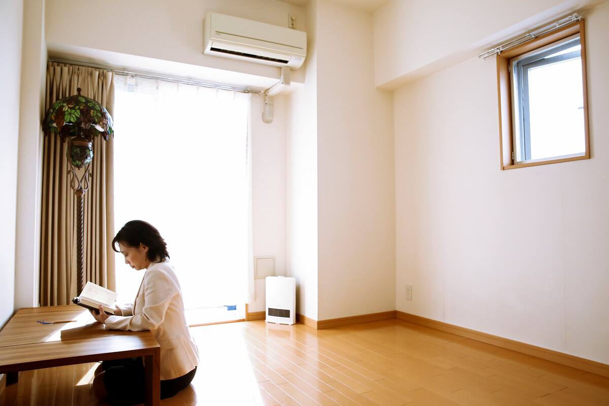 Saeko Kushibiki en su living en Fujisawa