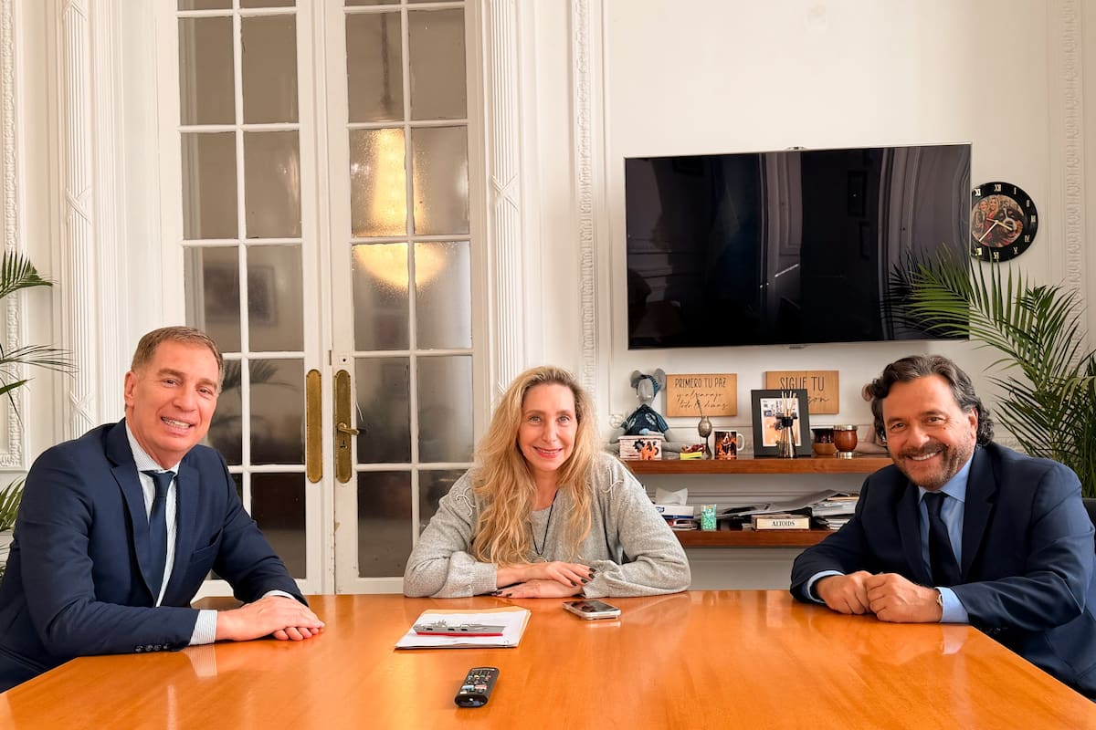 Sáenz, junto a Santilli y Karina Milei. Foto: redes Sáenz