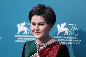 Sahraa Karimi, la prestigiosa cineasta afgana logró salir de Kabul