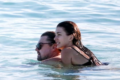 Saint Barthelemy, January 06, 2022.
Leonardo DiCaprio and Camila Morrone enjoying their romance on the beach in St Barts.