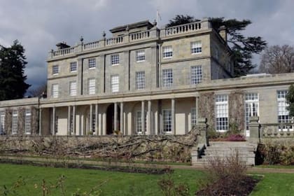 Saint Hill Manor tuvo varios destacados inquilinos, antes de que L Ron Hubbard estableciera la sede de su religión allí