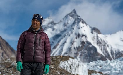 Sajid Sadpara encontró el cuerpo de su padre el verano siguiente a su desaparición en el K2, y lo enterró en la montaña.