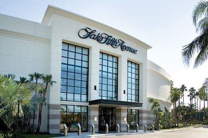 Saks Fifth Avenue cierra su tienda de lujo en Nueva York (Saks Fifth Avenue)