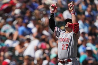 Jonrón de tres carreras de Stewart da ventaja a Rojos, que vencen 5-3 a Marineros