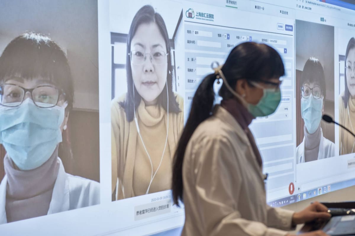 Sala de enfermeras a la que llegan los resultados de las pruebas que se realizan en remoto por todo el país