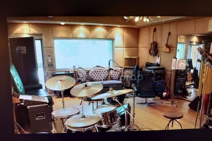 Sala de grabación y ensayo de Natalia Oreiro y Ricardo Mollo con acceso propio