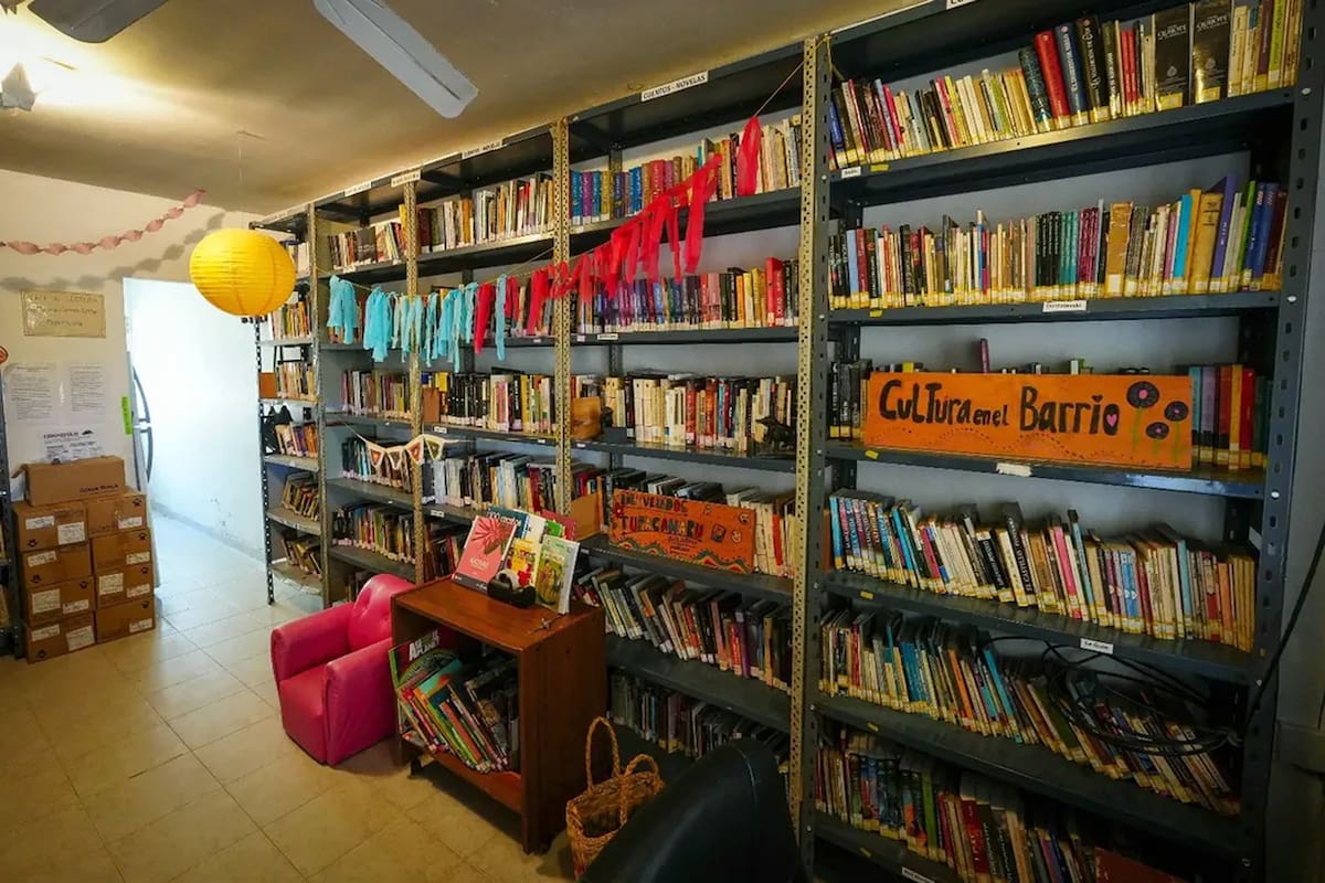 Sala de la Biblioteca Popular Tupac Amaru, de Gonnet