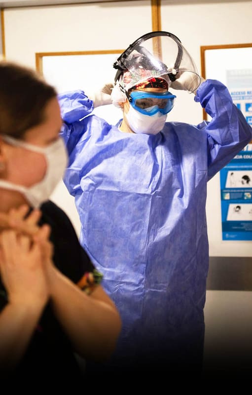 Sala de terapia intensiva para pacientes con COVID en el hospital Posadas