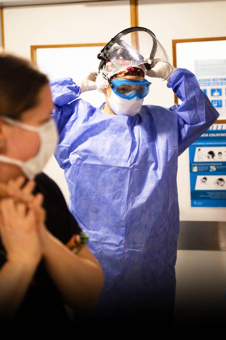 Sala de terapia intensiva para pacientes con COVID en el hospital Posadas