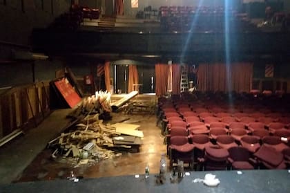 La platea de La Comedia en pleno desmantelamiento