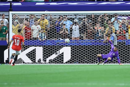 Salah ejecutó con clase su penal y dejó descolocado al arquero Mathew Ryan, que ingresó poco antes del pitazo final para participar en la serie de penales.