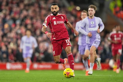 Salah regresa y ayuda al Liverpool a vencer al Brighton en la Liga Premier