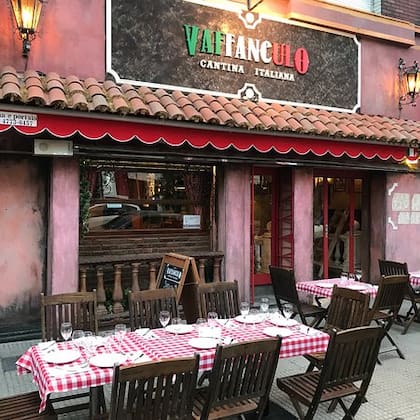 Salchichitas con polenta, ¿de verdad querés pedir algo más en Vaffanculo?