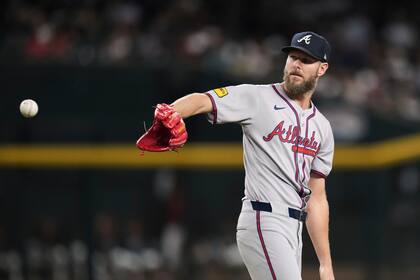 Sale logra primera victoria de la temporada y Bravos aplastan 8-2 a Diamondbacks