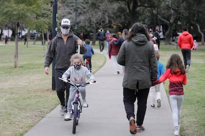 En la nueva cuarentena se ampliarían los días de salidas recreativas con los chicos
