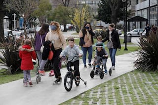 Parques, un desahogo para padres y chicos durante la cuarentena